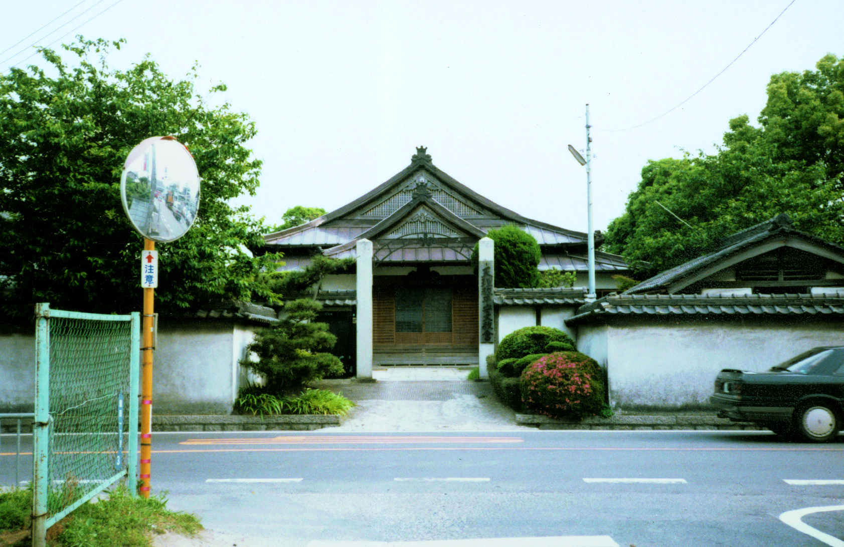 改築前の旧神殿の正面写真